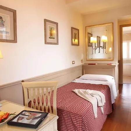 Hotell Glori 4*