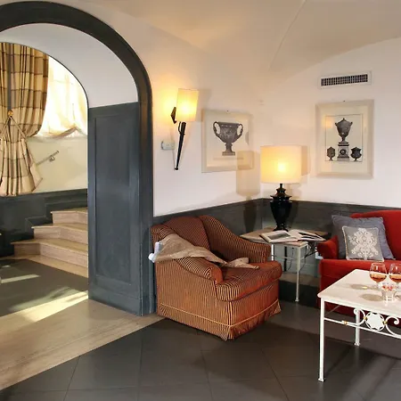 Hotell Glori 4*