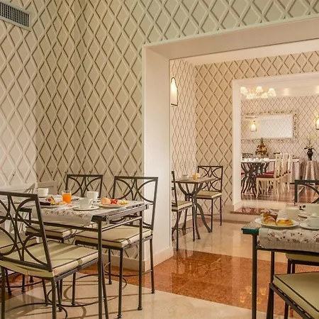 Hotell Glori 4*